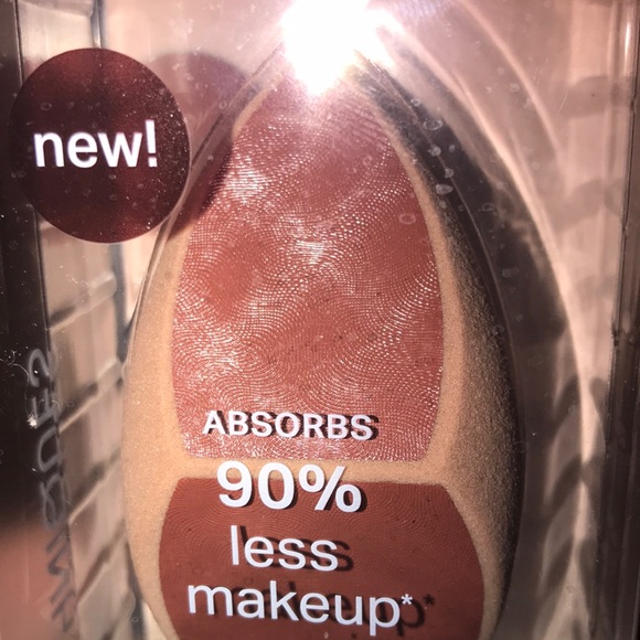 ✨🆕Brand New Item!Real Techniques Makeup Saver Sponge!Absorbs 90%Less Makeup!💜✨ - Picture 2 of 8